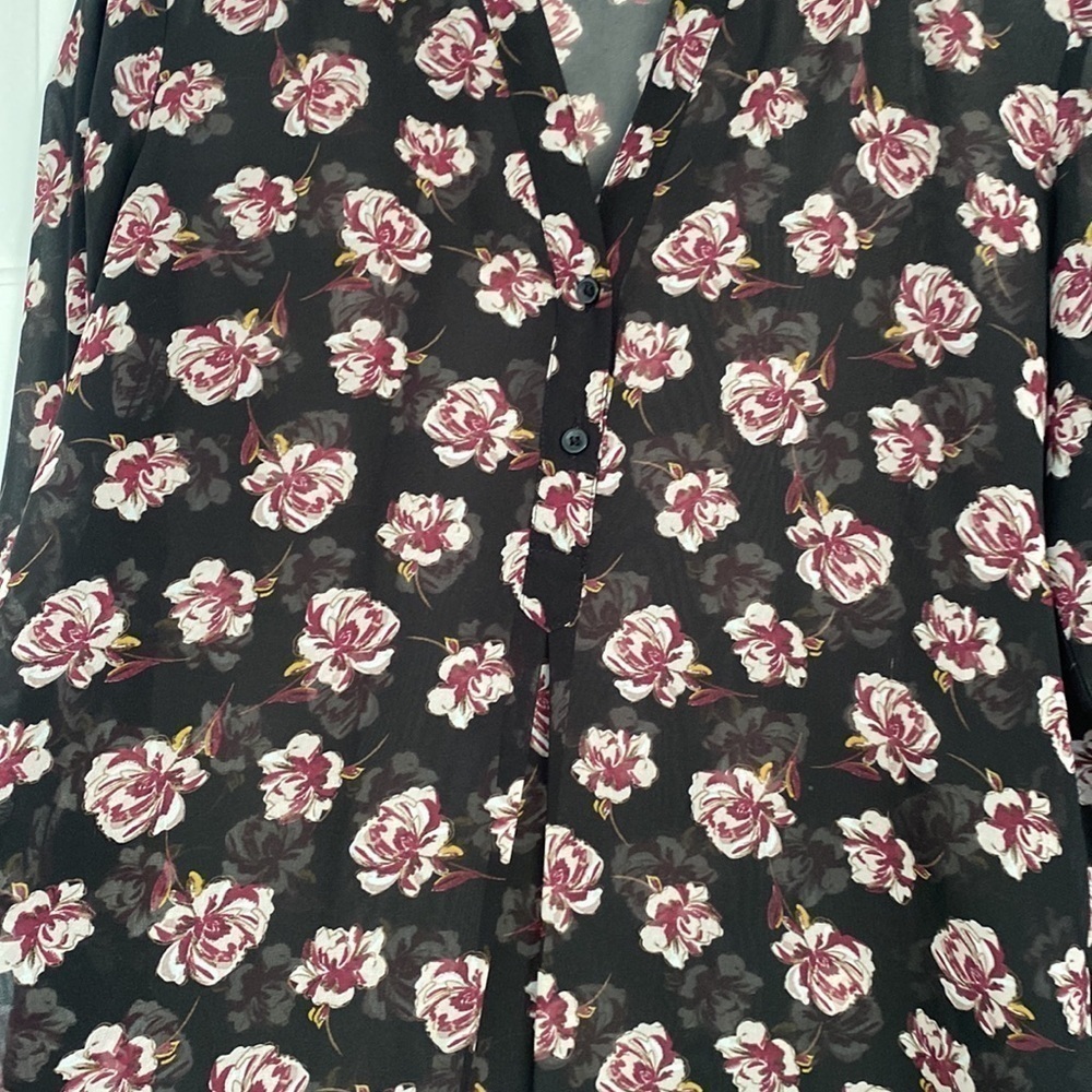 Ann Taylor Factory floral blouse with button and pleated front. - Picture 13 of 15